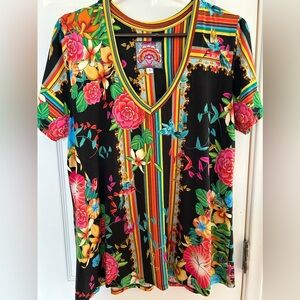 JOHNNY WAS V neck tee, size M